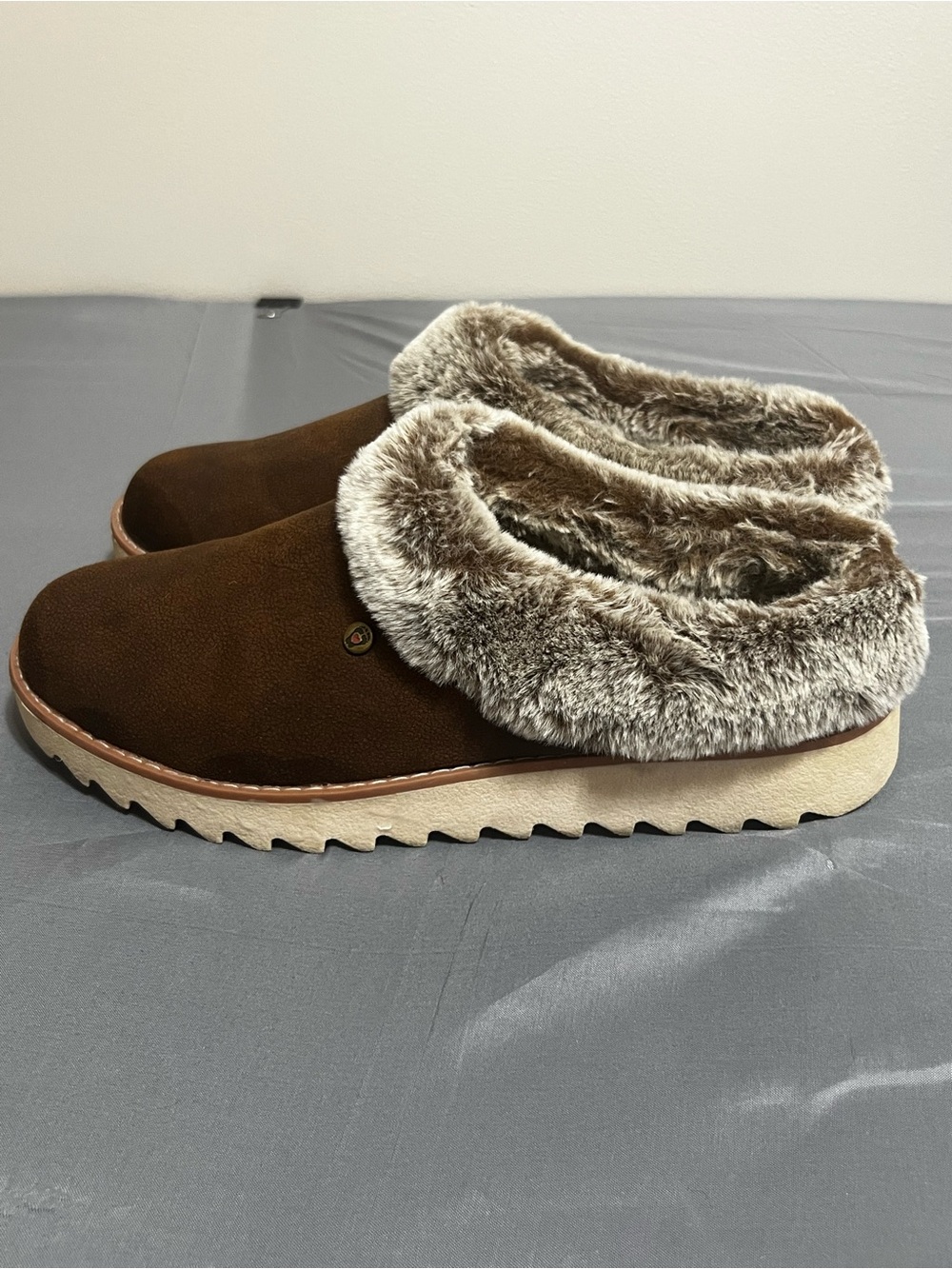 Sketcher's BOB'S Cozy Memory Foam Slippers Faux Suede Faux Fur Trim Brown